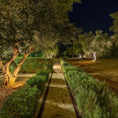 Abelia Luxurious Villas Finikounta Buitenkant foto