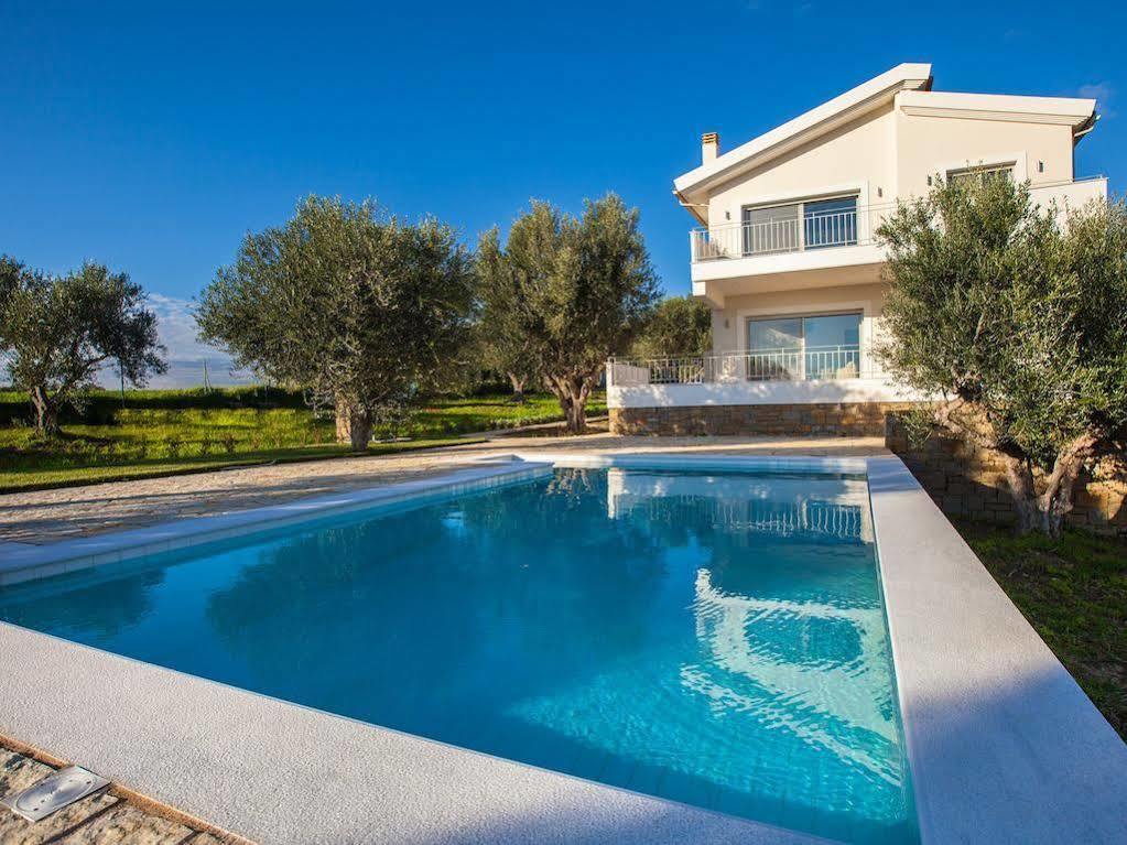 Abelia Luxurious Villas Finikounta Buitenkant foto