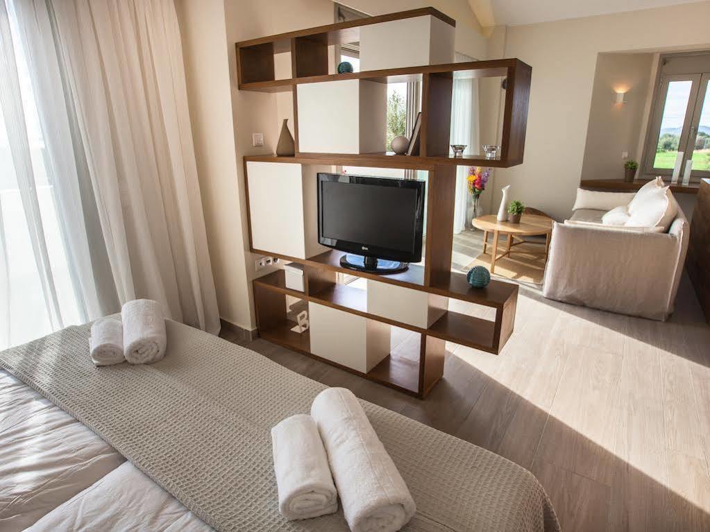 Abelia Luxurious Villas Finikounta Buitenkant foto