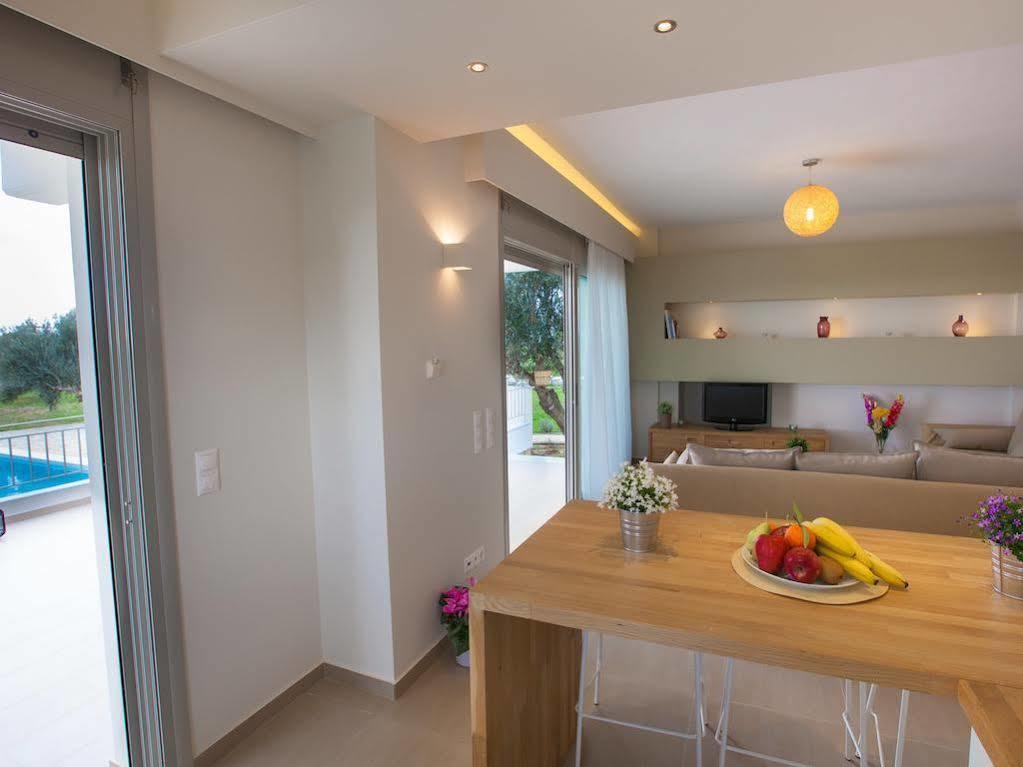 Abelia Luxurious Villas Finikounta Buitenkant foto